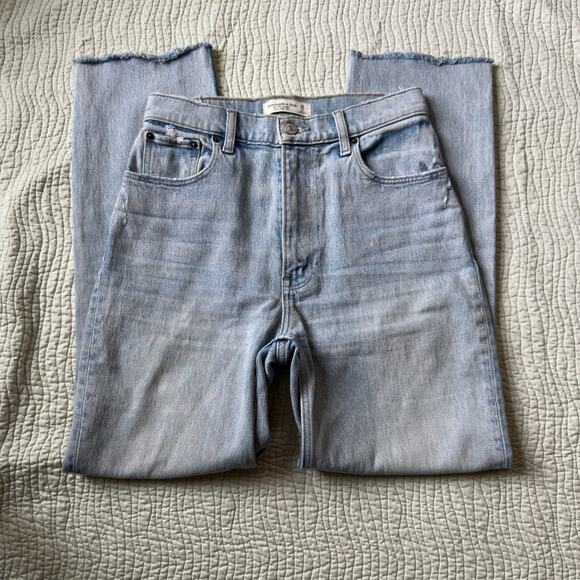 Abercrombie & Fitch The 90s Straight Ultra High Rise Jean Light Wash 26 2R - Picture 2 of 6